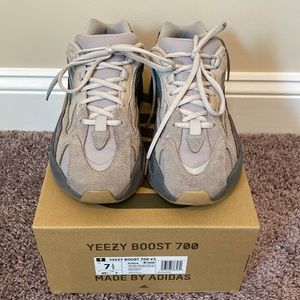 Yeezy Boost 700 V2 Tephra